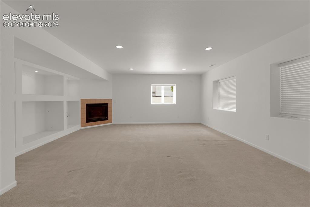 Image 20 of 35: Large family/rec room