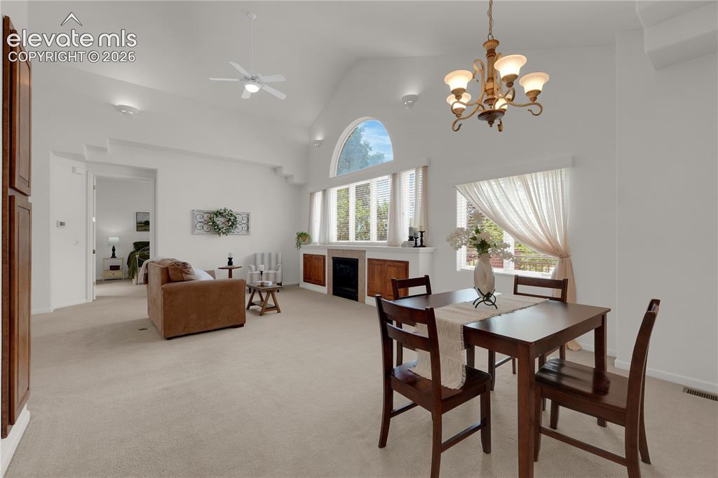 Image 9 of 35: Dining room
