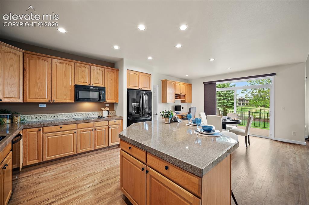 Image 14 of 50: Kitchen
