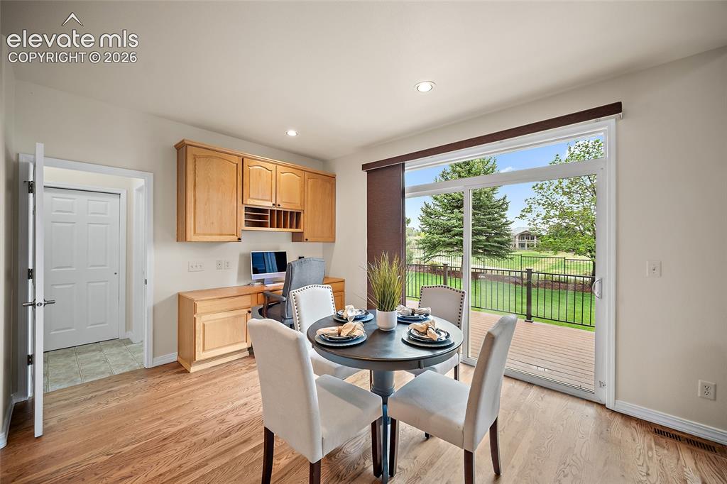 Image 17 of 50: Dining Area