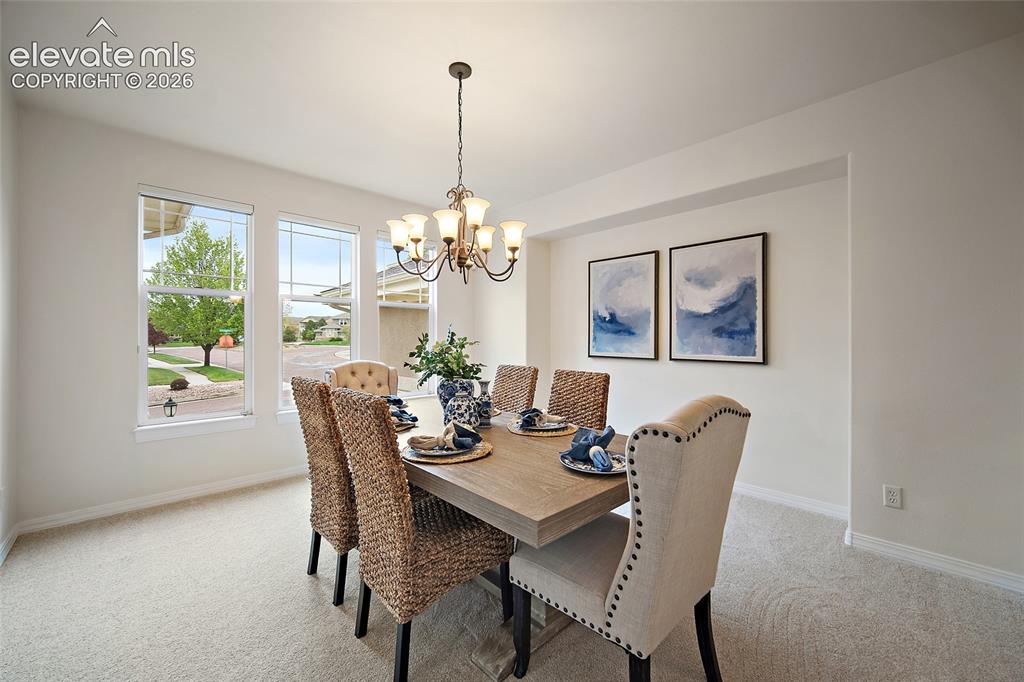 Image 18 of 50: Dining Area