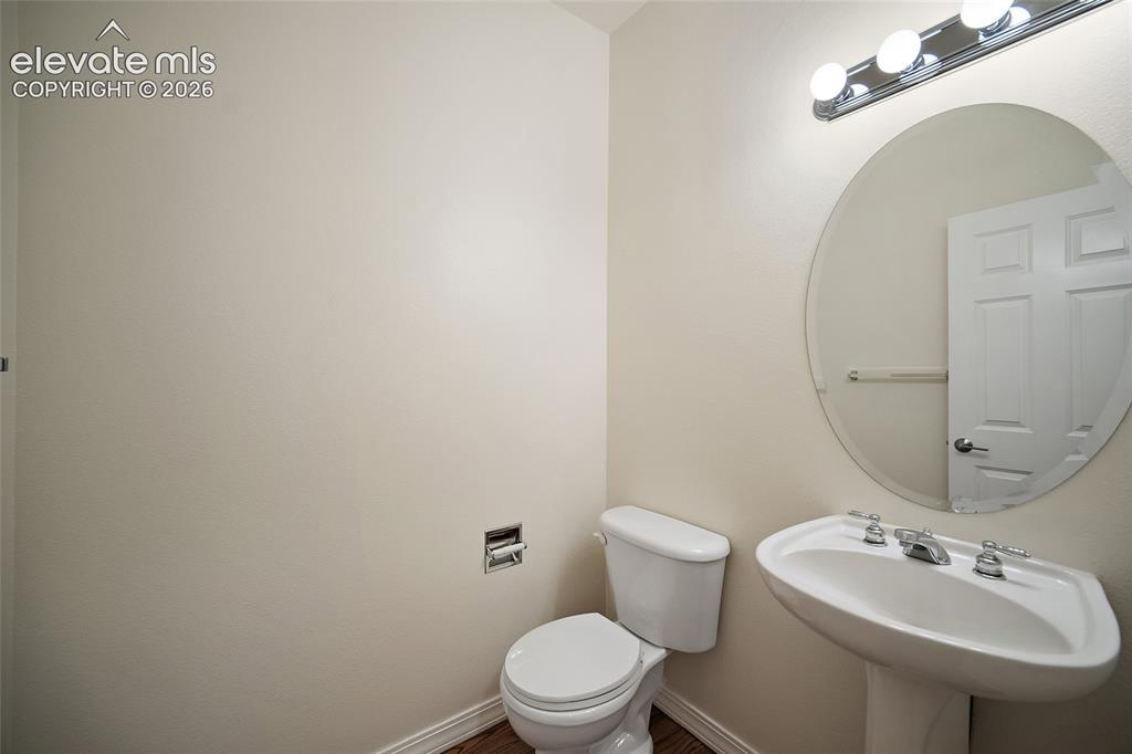 Image 19 of 50: Bathroom