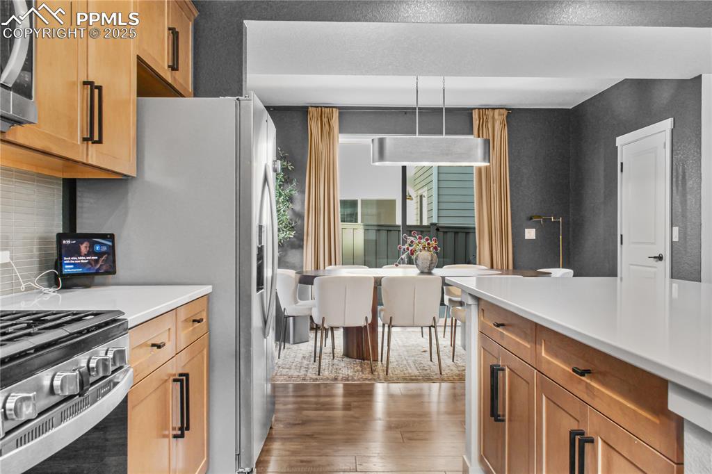 Image 10 of 24: Kitchen