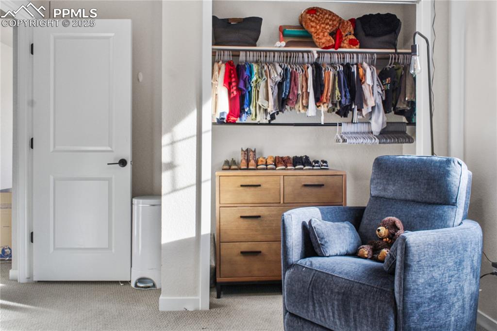 Image 19 of 24: Closet