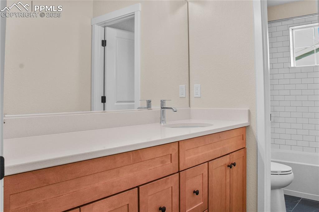 Image 23 of 24: Bathroom