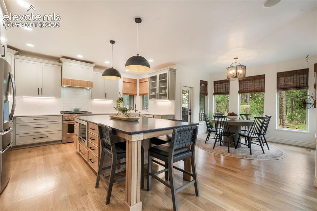 Image 12 of 50: Kitchen