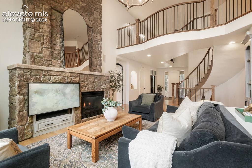 Image 8 of 50: Great Room