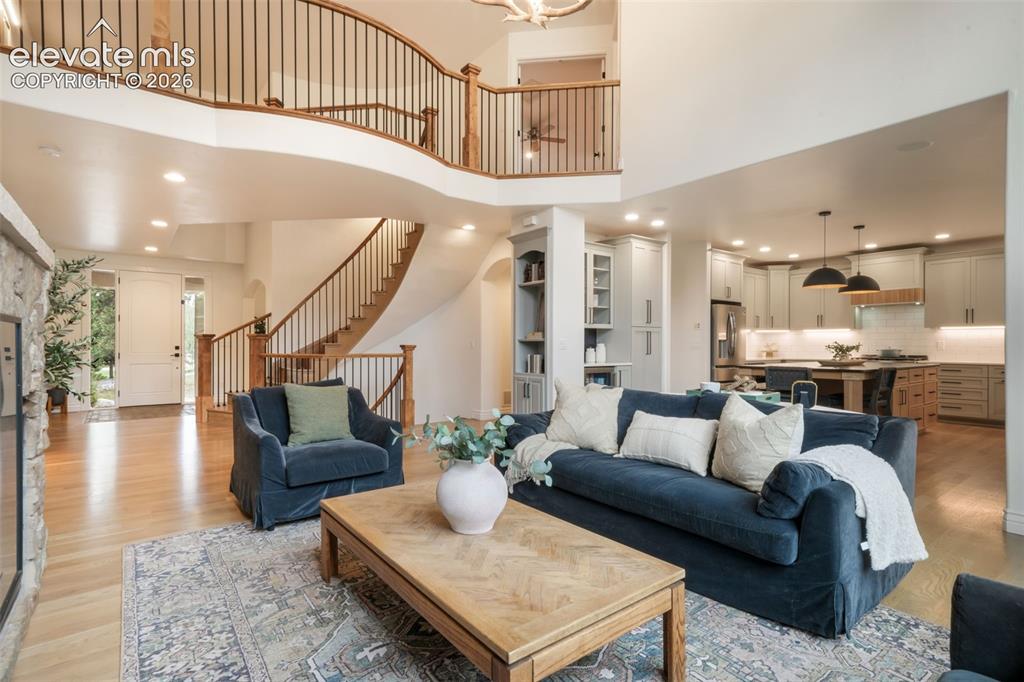 Image 9 of 50: Great Room