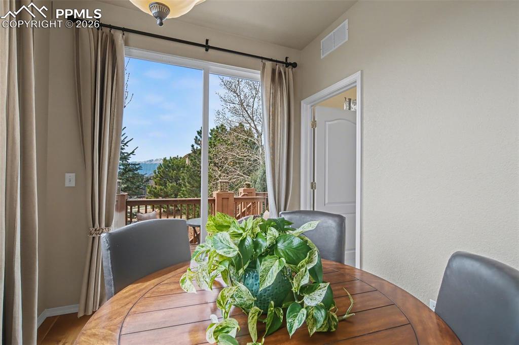 Image 10 of 36: Dining Area