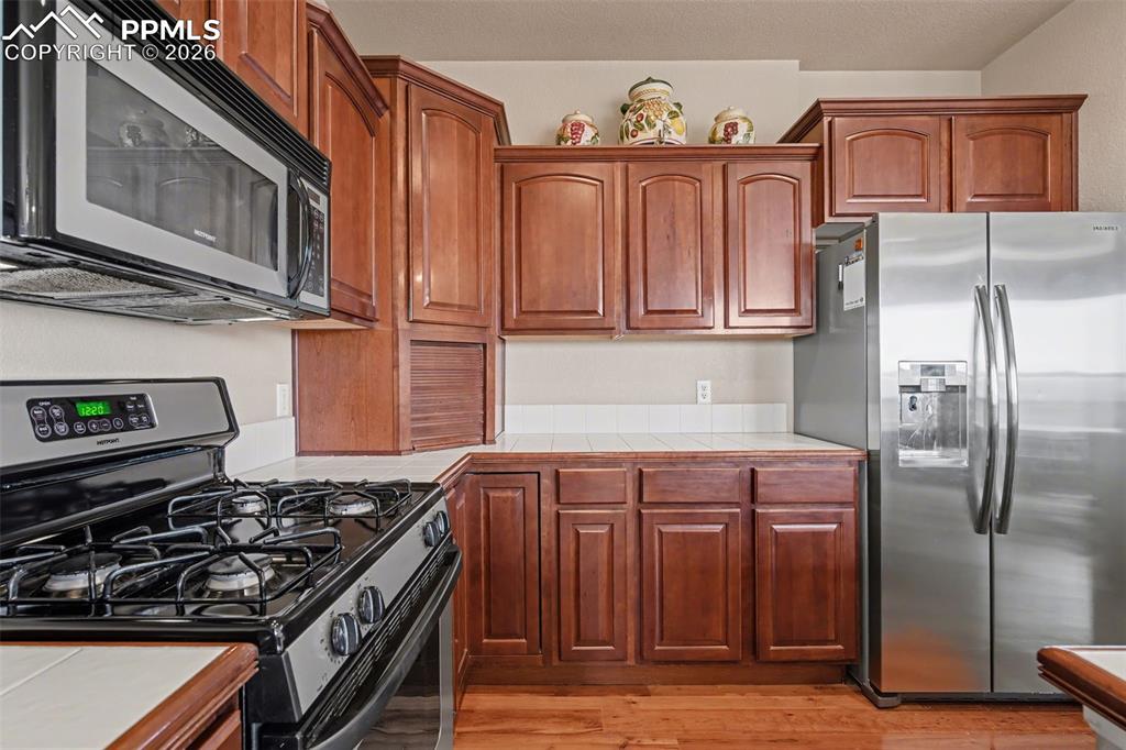 Image 11 of 36: Kitchen