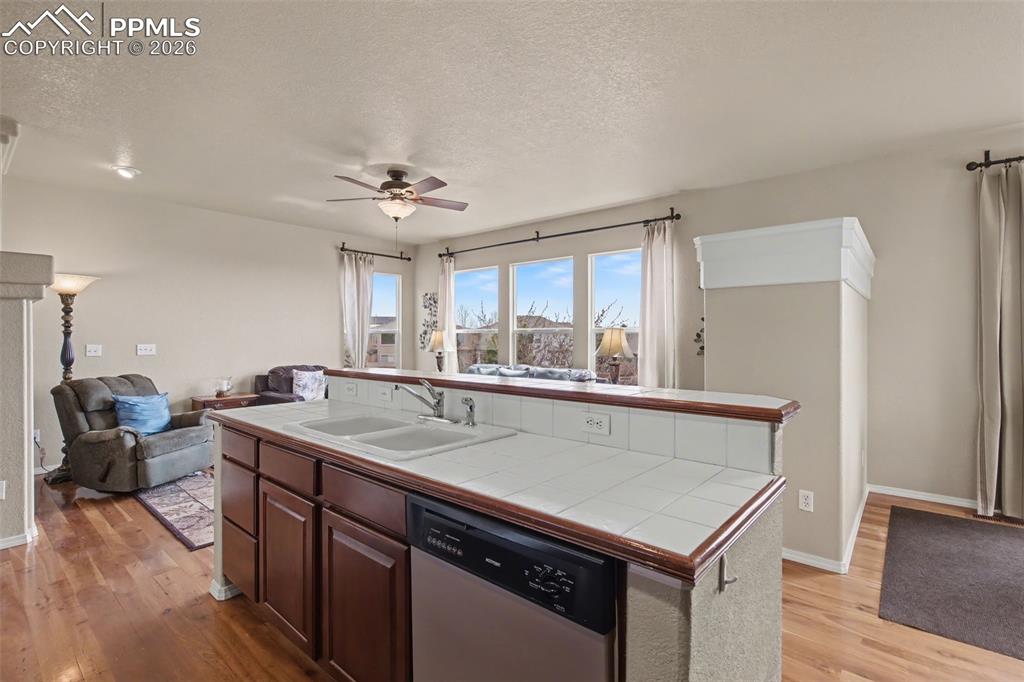 Image 12 of 36: Kitchen