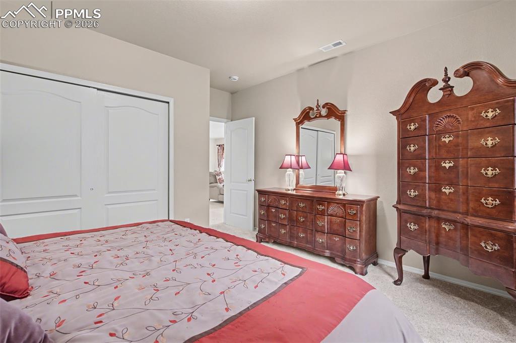 Image 25 of 36: Bedroom