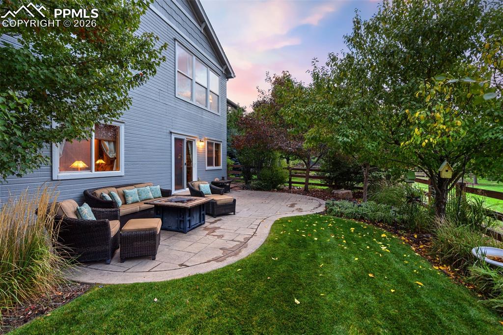 Image 31 of 36: Yard