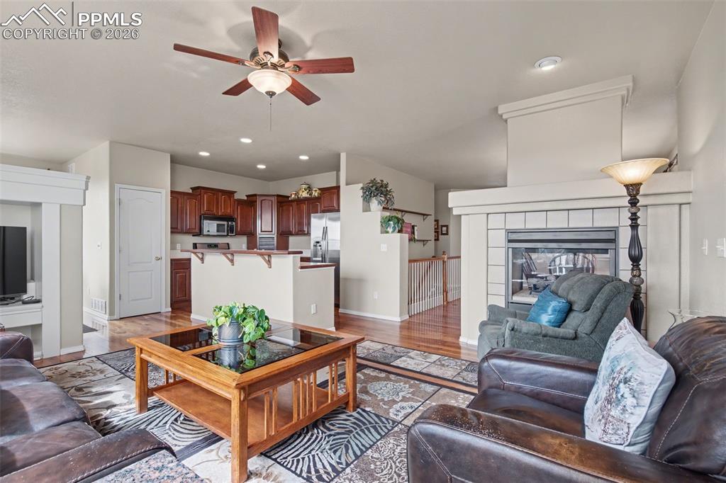 Image 5 of 36: Living Room