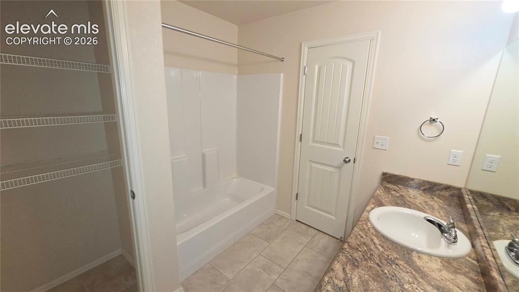 Image 11 of 23: Upper level full bathroom