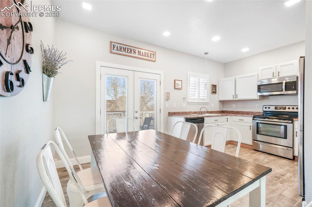 Image 10 of 46: Dining Area