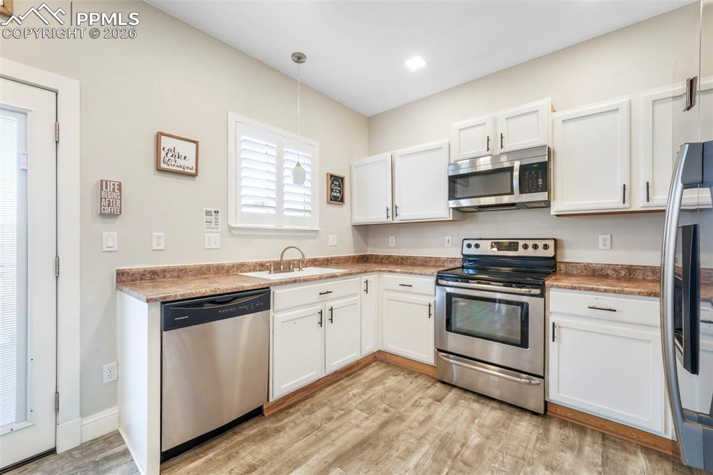 Image 12 of 46: Kitchen