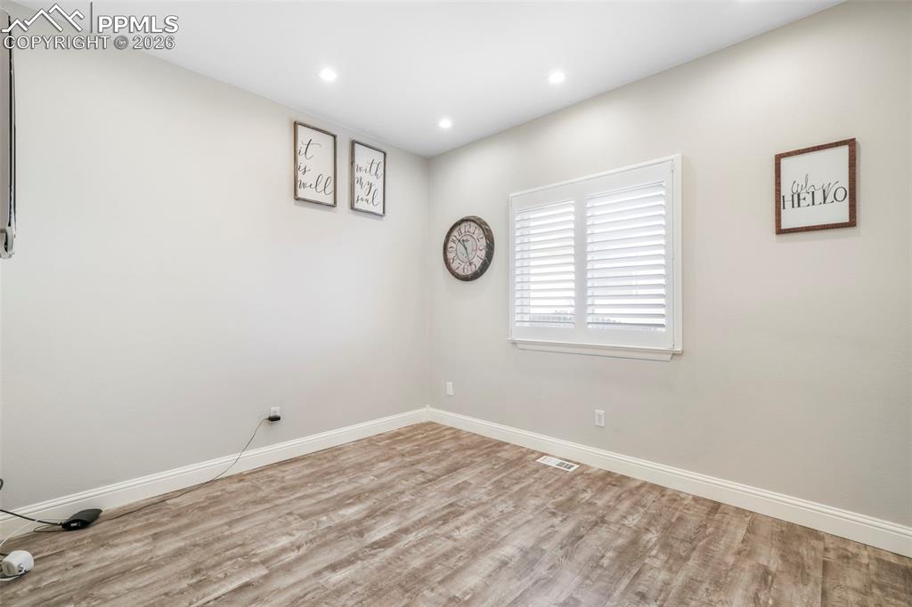 Image 22 of 46: Bedroom