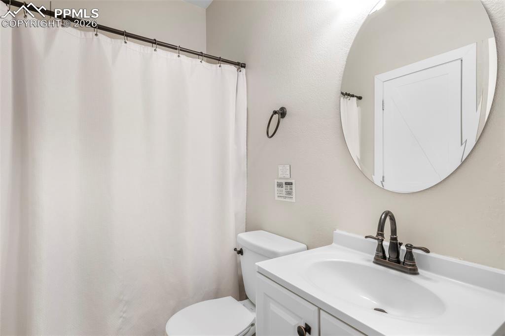 Image 25 of 46: Bathroom