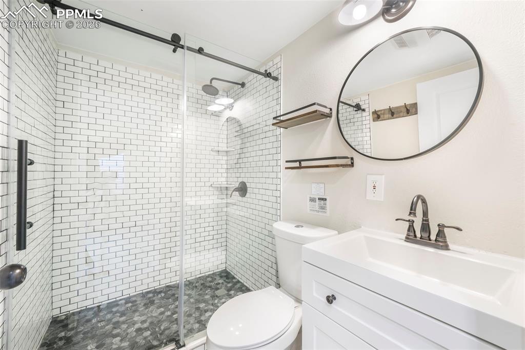 Image 41 of 46: Bathroom