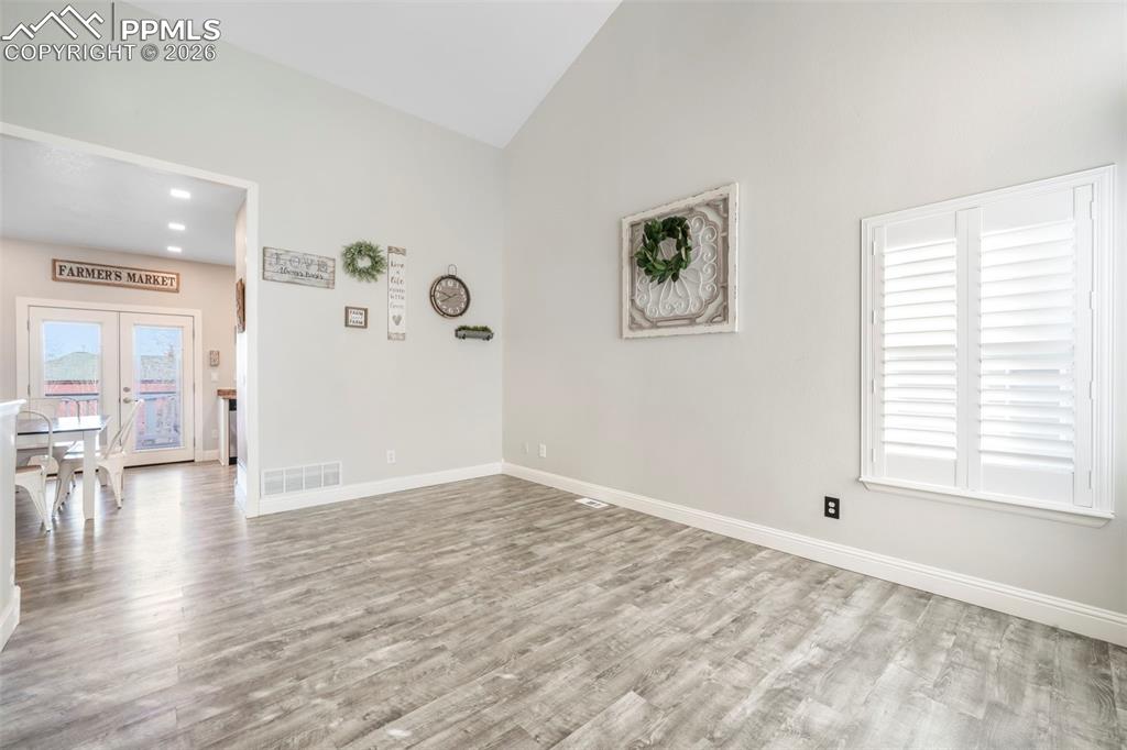 Image 5 of 46: Family Room