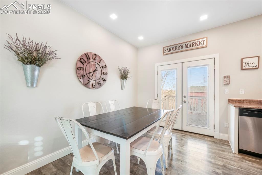 Image 9 of 46: Dining Area