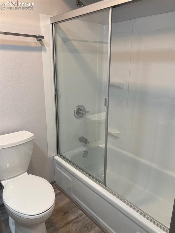 Image 17 of 19: Full bathrooom second floor