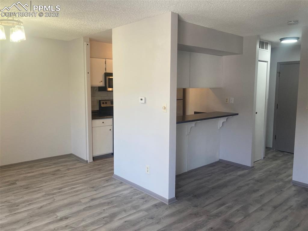 Image 8 of 19: Kitchen