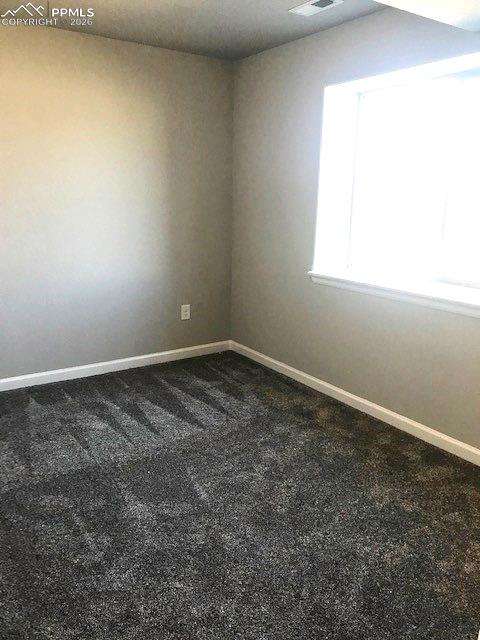 Image 10 of 14: Bedroom