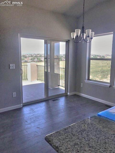 Image 5 of 14: Dining Area