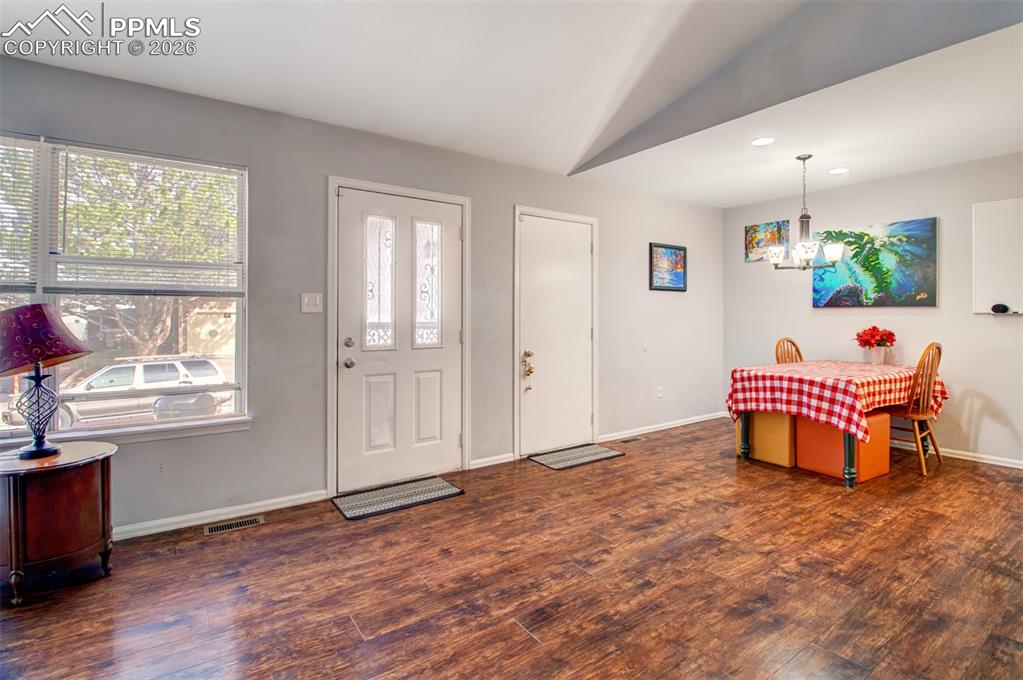 Image 10 of 25: Entry