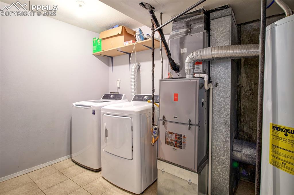 Image 23 of 25: Laundry