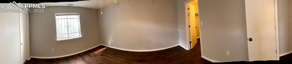 Image 27 of 40: Bedroom