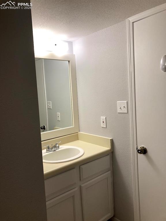 Image 29 of 40: Bathroom