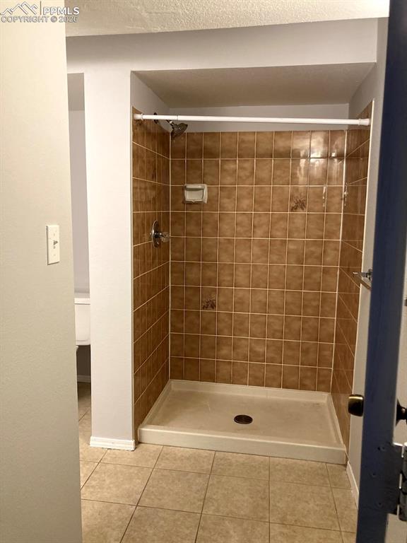 Image 31 of 40: Bathroom