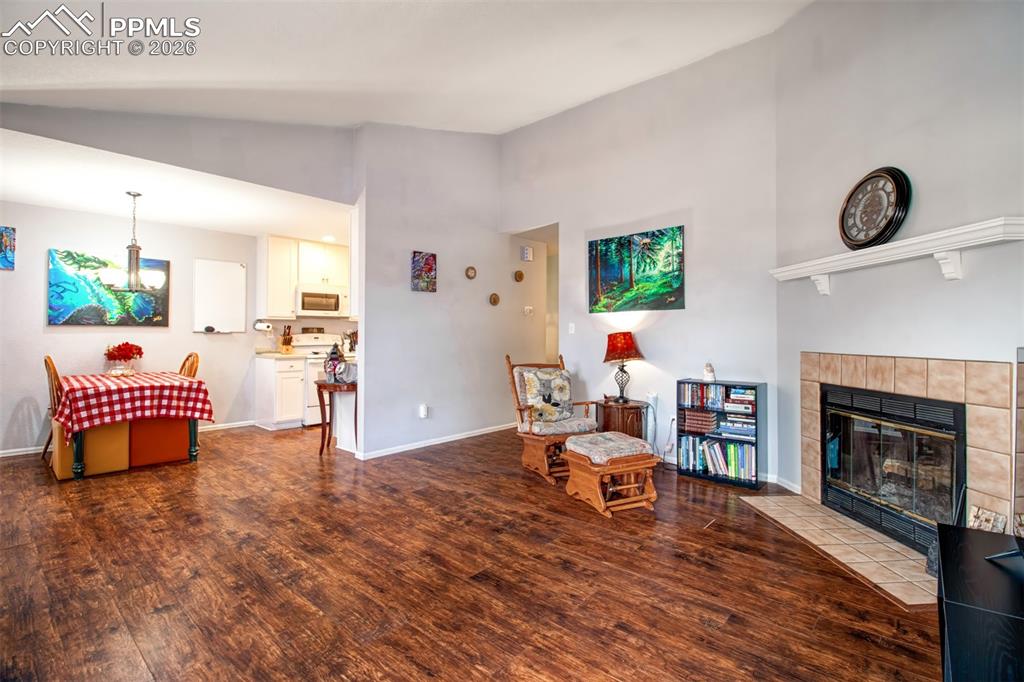 Image 4 of 25: Sitting Room