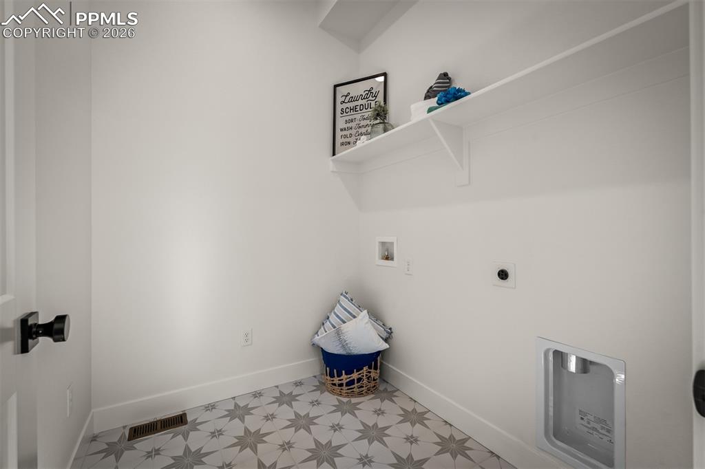 Image 14 of 40: Laundry