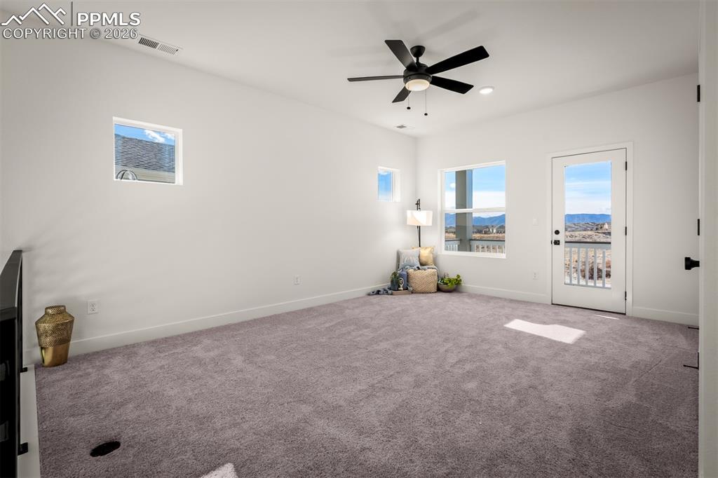 Image 23 of 40: Loft