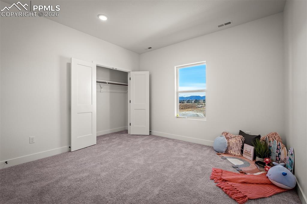 Image 25 of 40: Bedroom