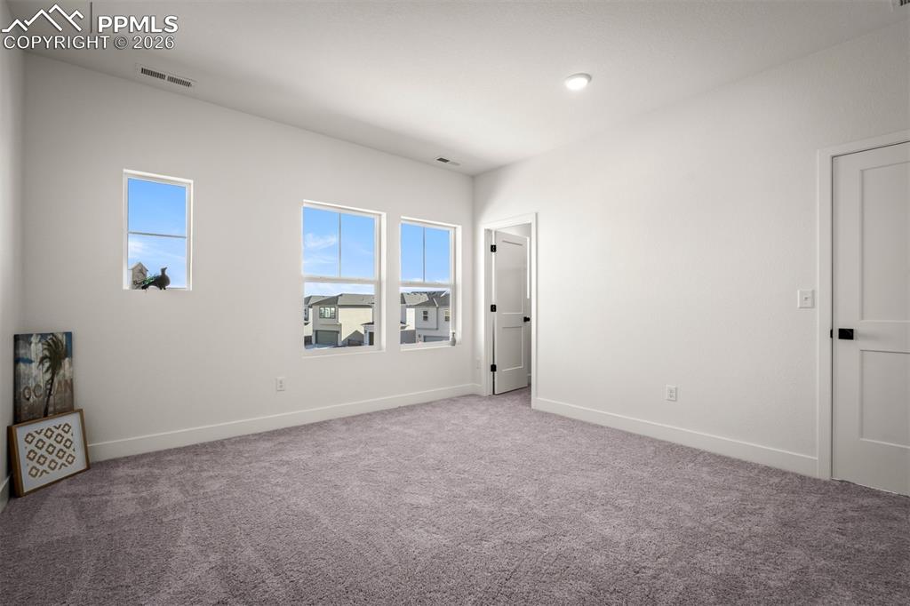 Image 27 of 40: Bedroom