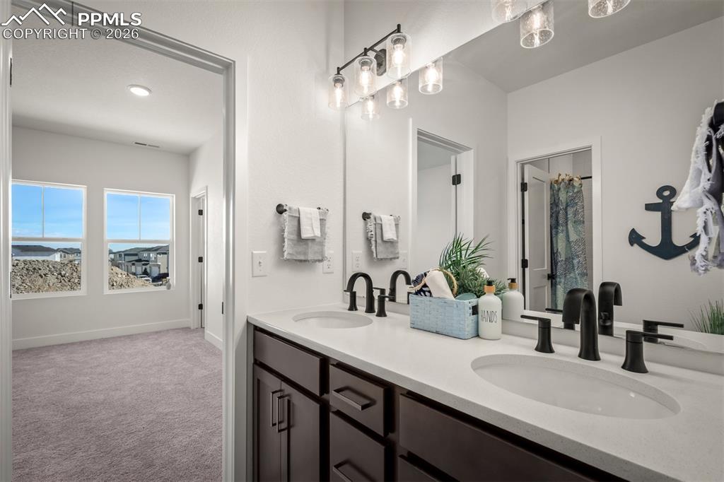 Image 29 of 40: Bathroom