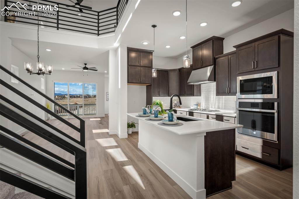 Image 3 of 40: Kitchen