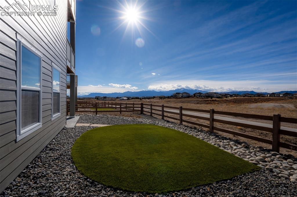 Image 40 of 40: Yard