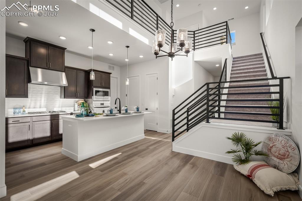 Image 8 of 40: Kitchen