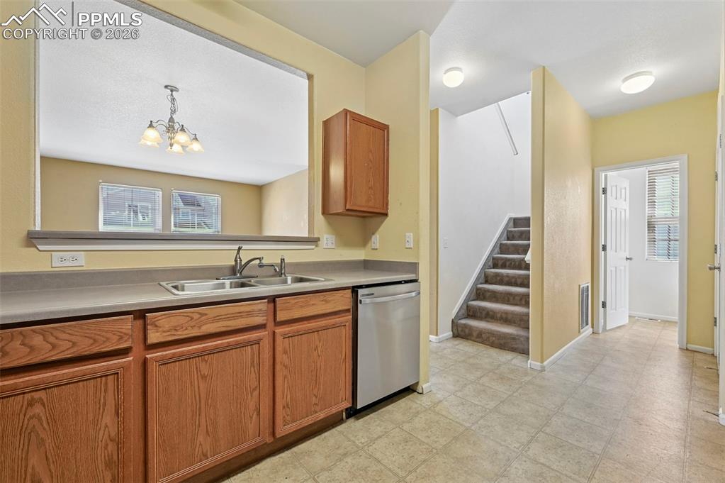 Image 14 of 28: Kitchen