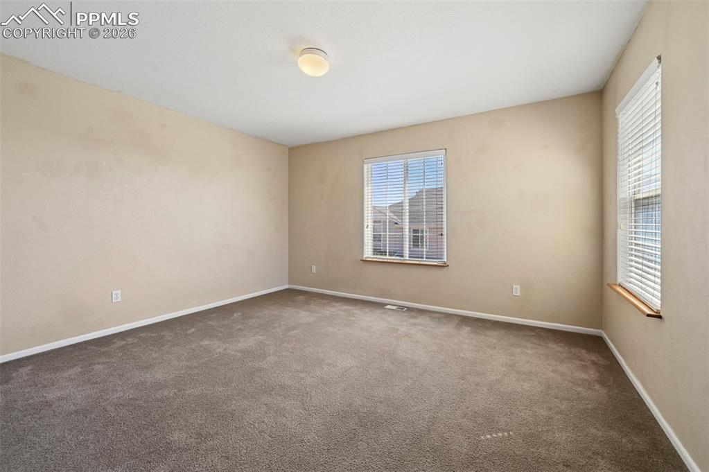 Image 17 of 28: Bedroom