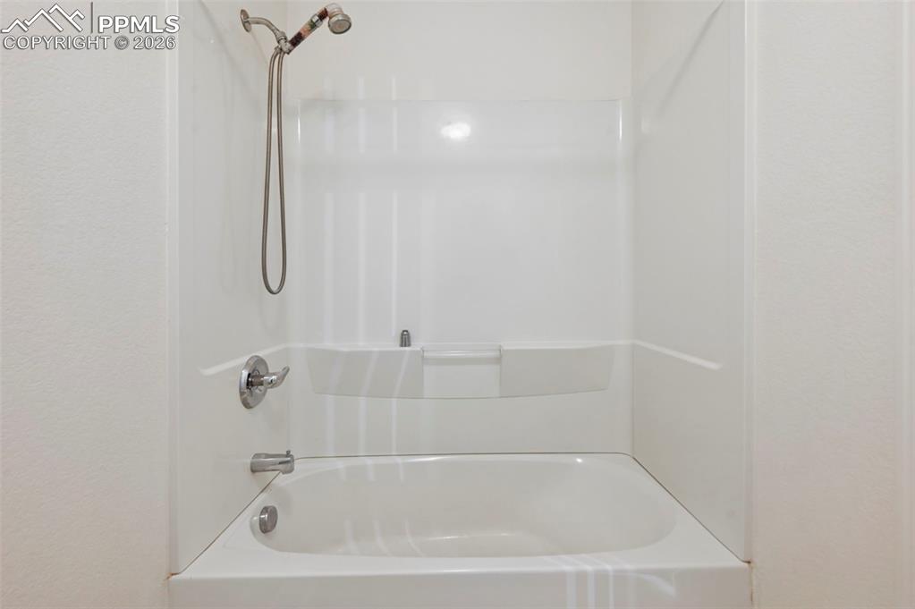 Image 20 of 28: Bathroom