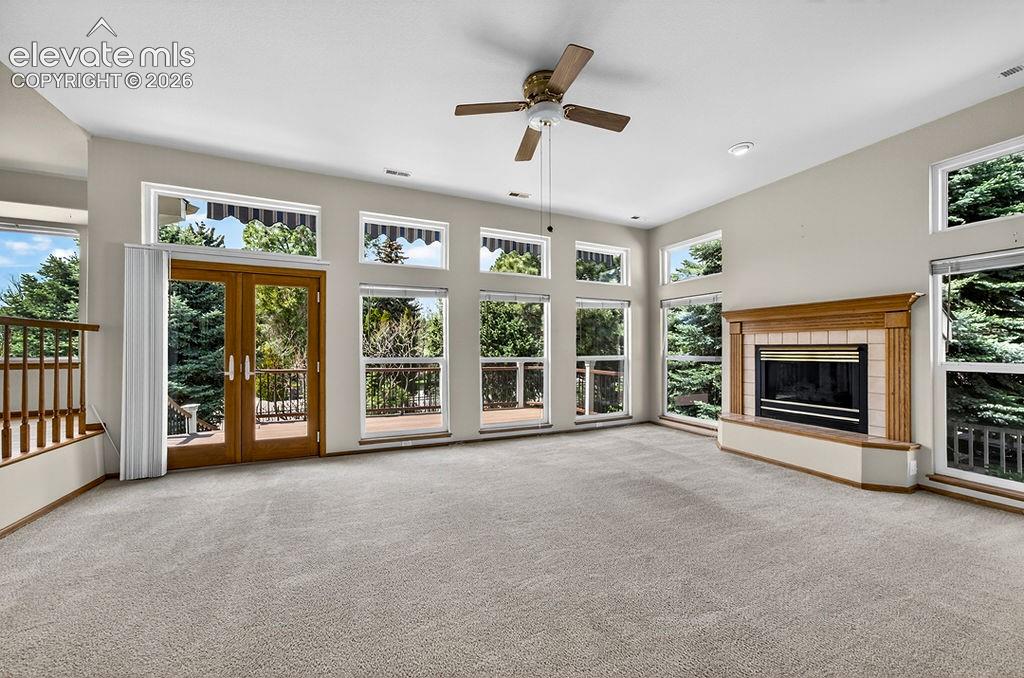Image 18 of 43: Living Room