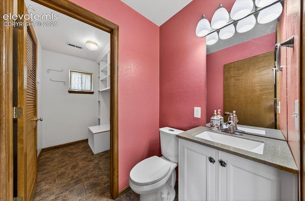 Image 32 of 43: Bathroom