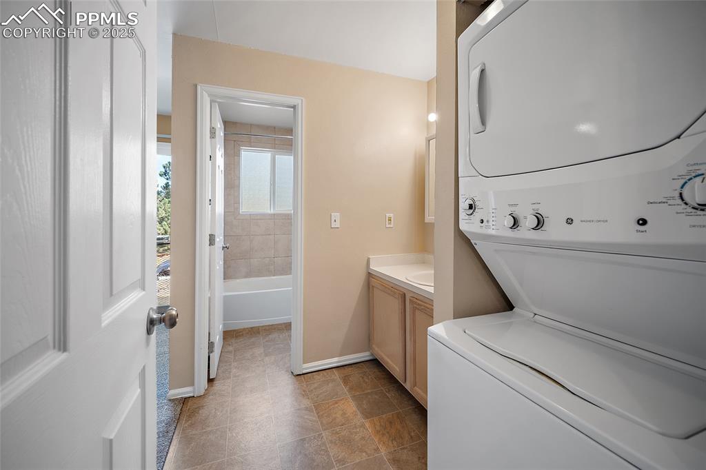 Image 10 of 16: Laundry